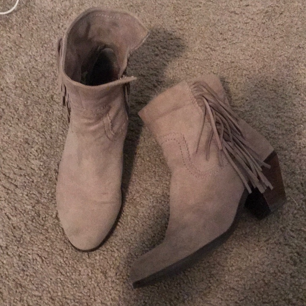 Sam Edelman fringe booties. Tan suede size 8.